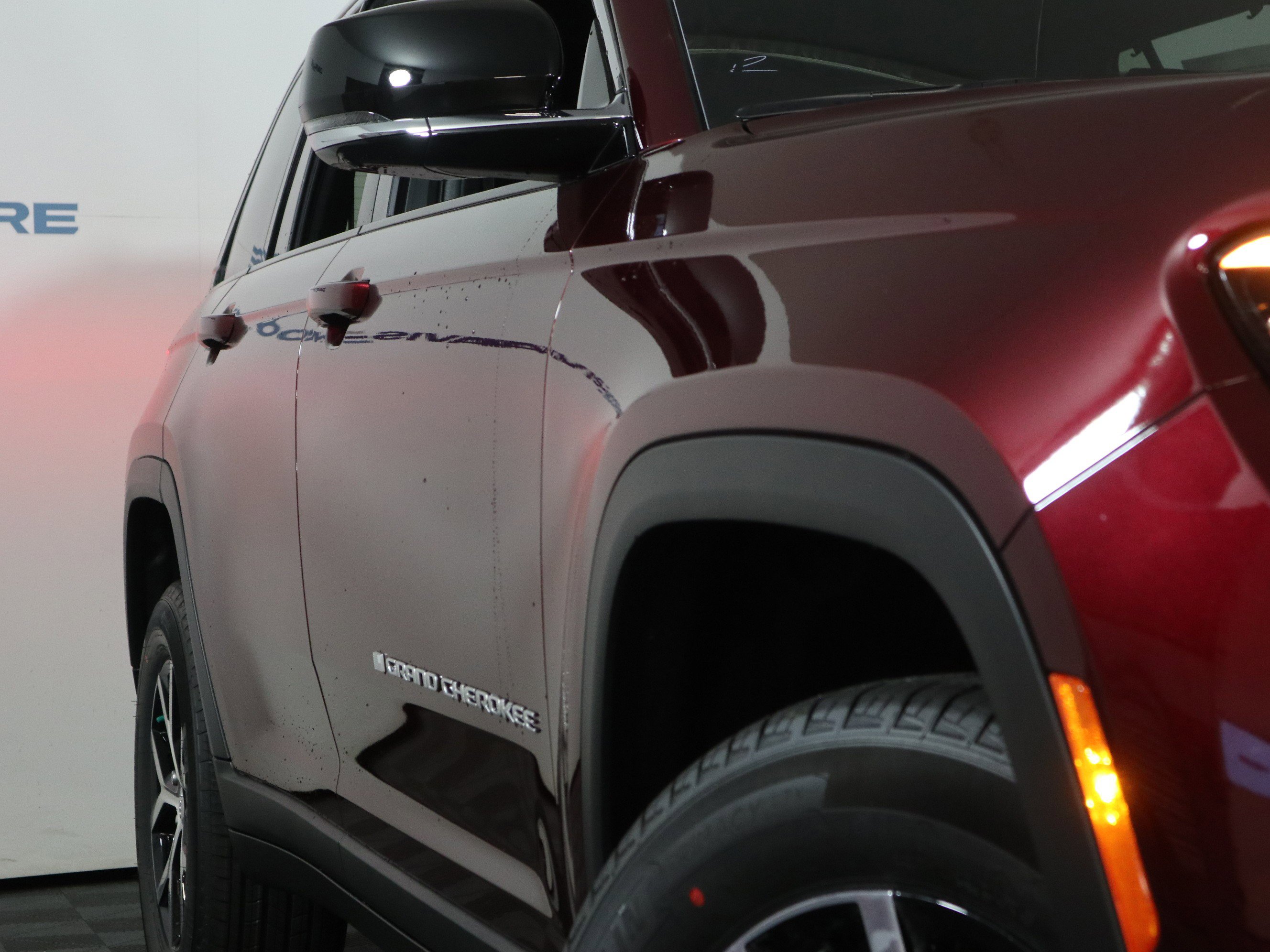 New 2025 Jeep Grand Cherokee Limited w/ Luxury Tech Group II image 3