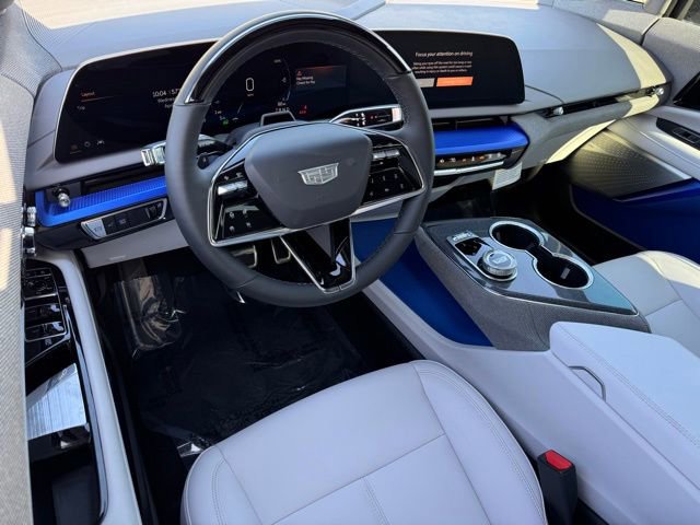 New 2025 Cadillac Optiq Luxury 1 image 23