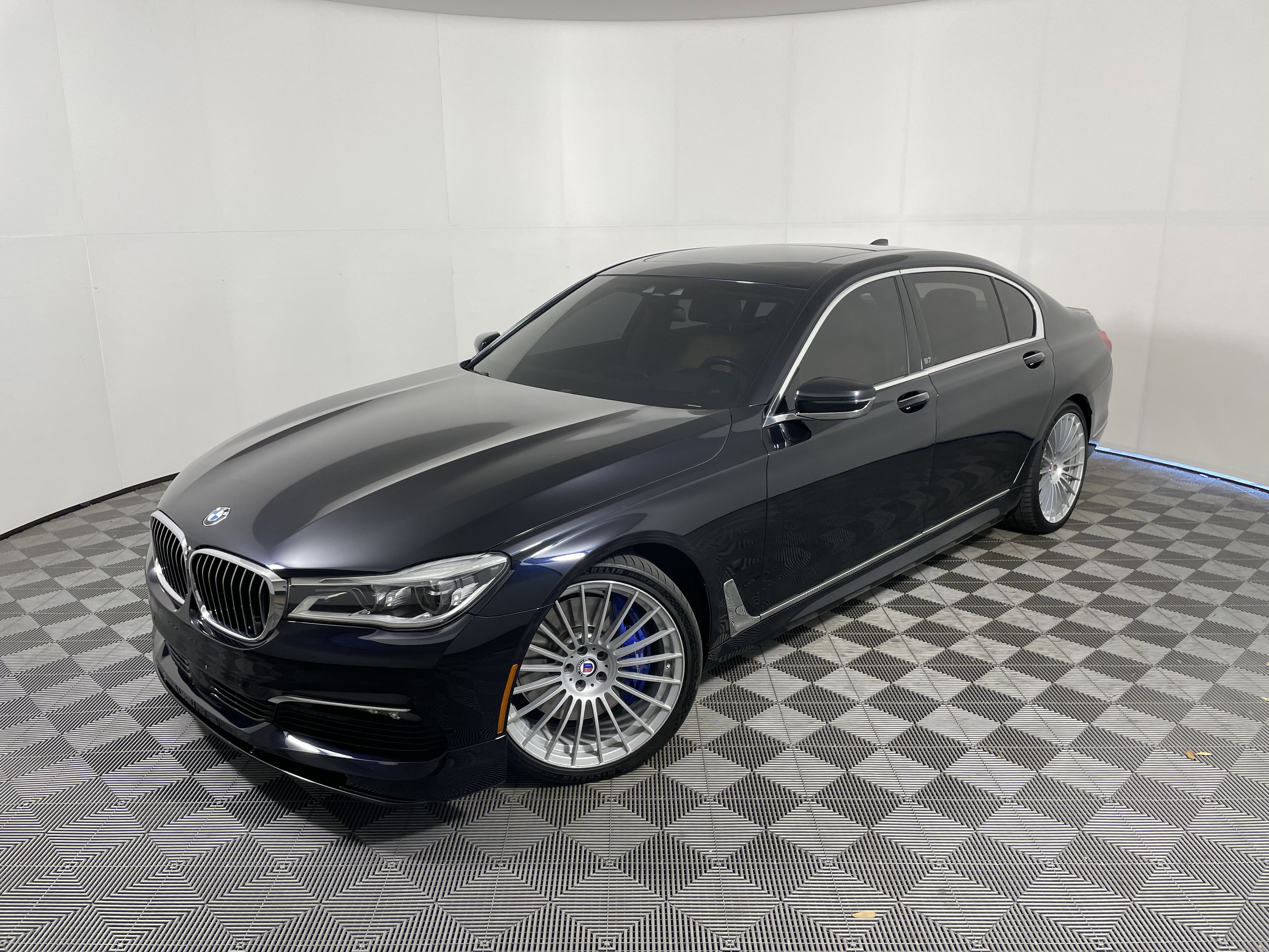 Used 2018 BMW ALPINA B7 xDrive AWD/4WD image 1