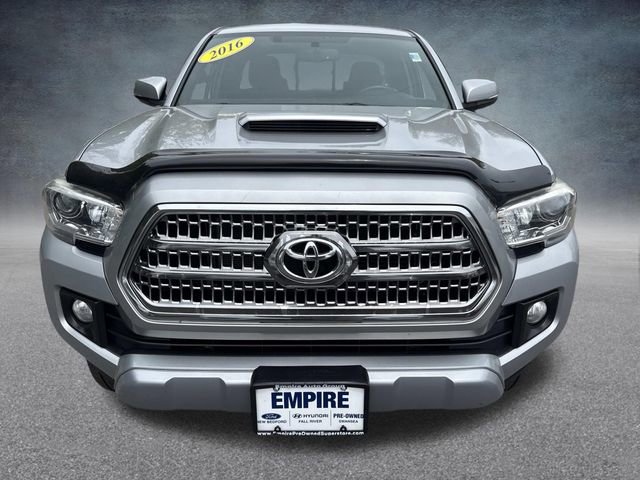 Used 2016 Toyota Tacoma TRD Sport AWD/4WD image 10