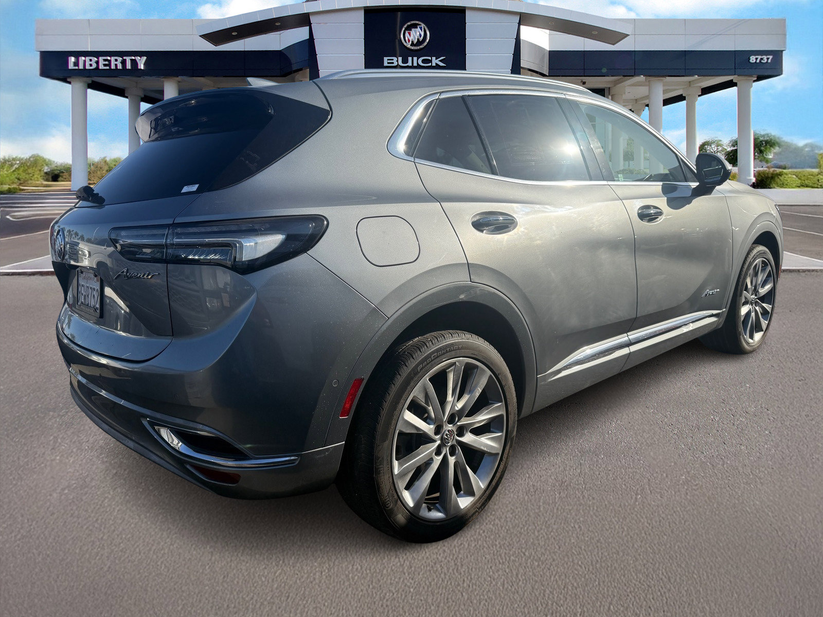 Used 2023 Buick Envision Avenir image 2