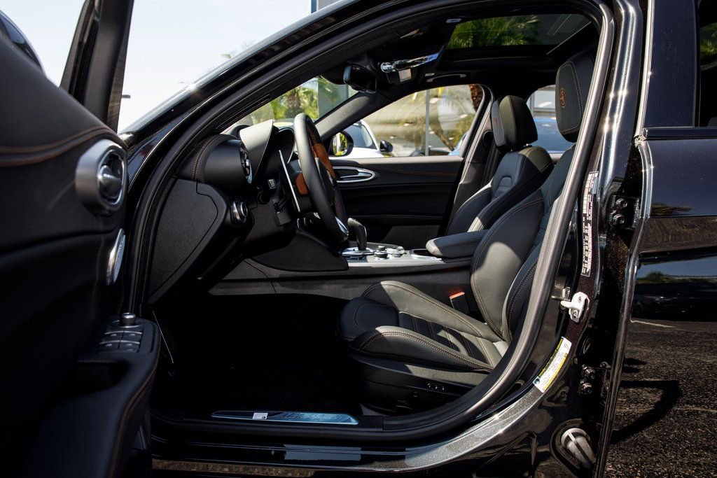 New 2025 Alfa Romeo Giulia w/ Driving Assist Package image 26