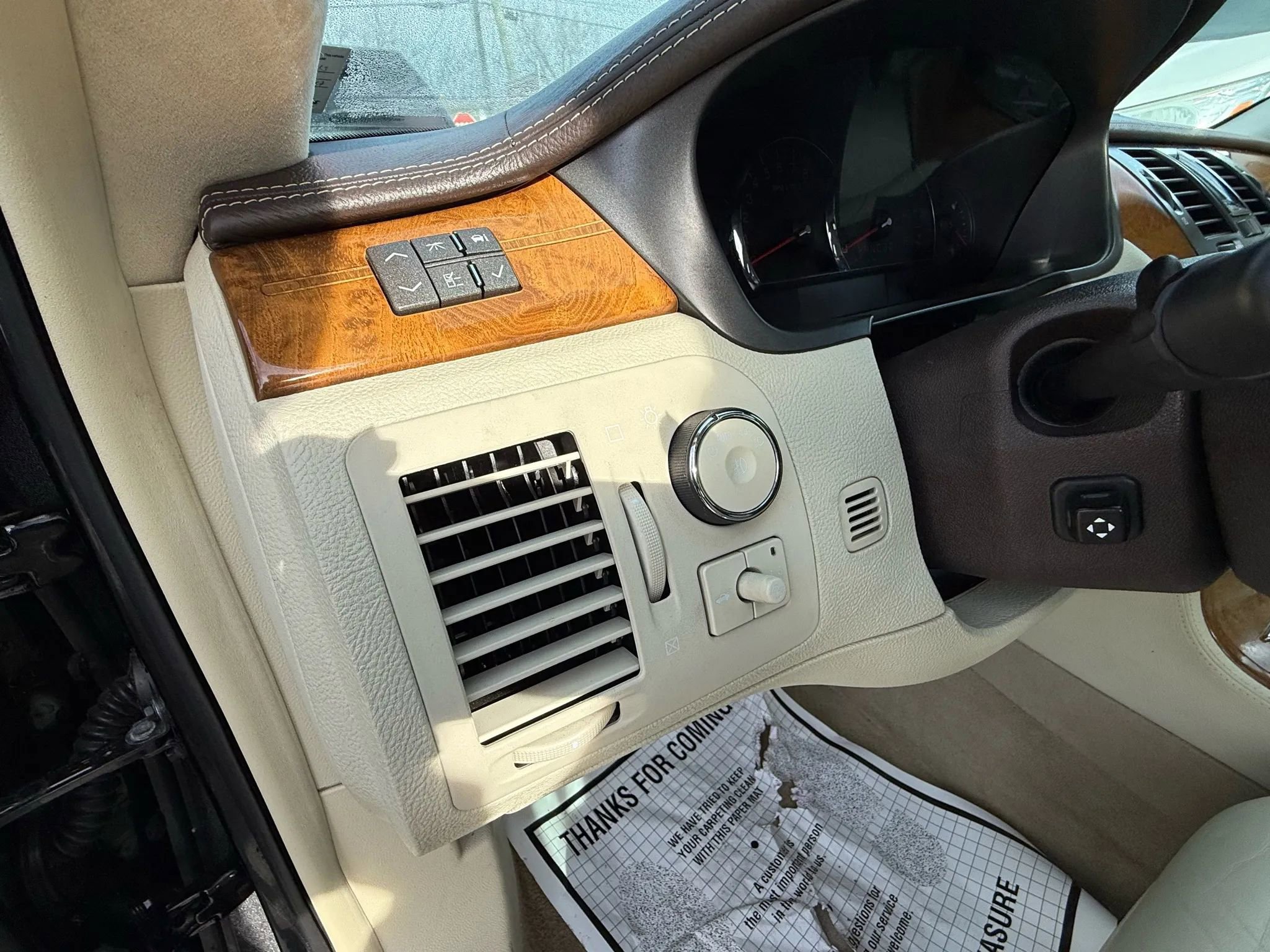 Used 2010 Cadillac DTS Platinum FWD image 15