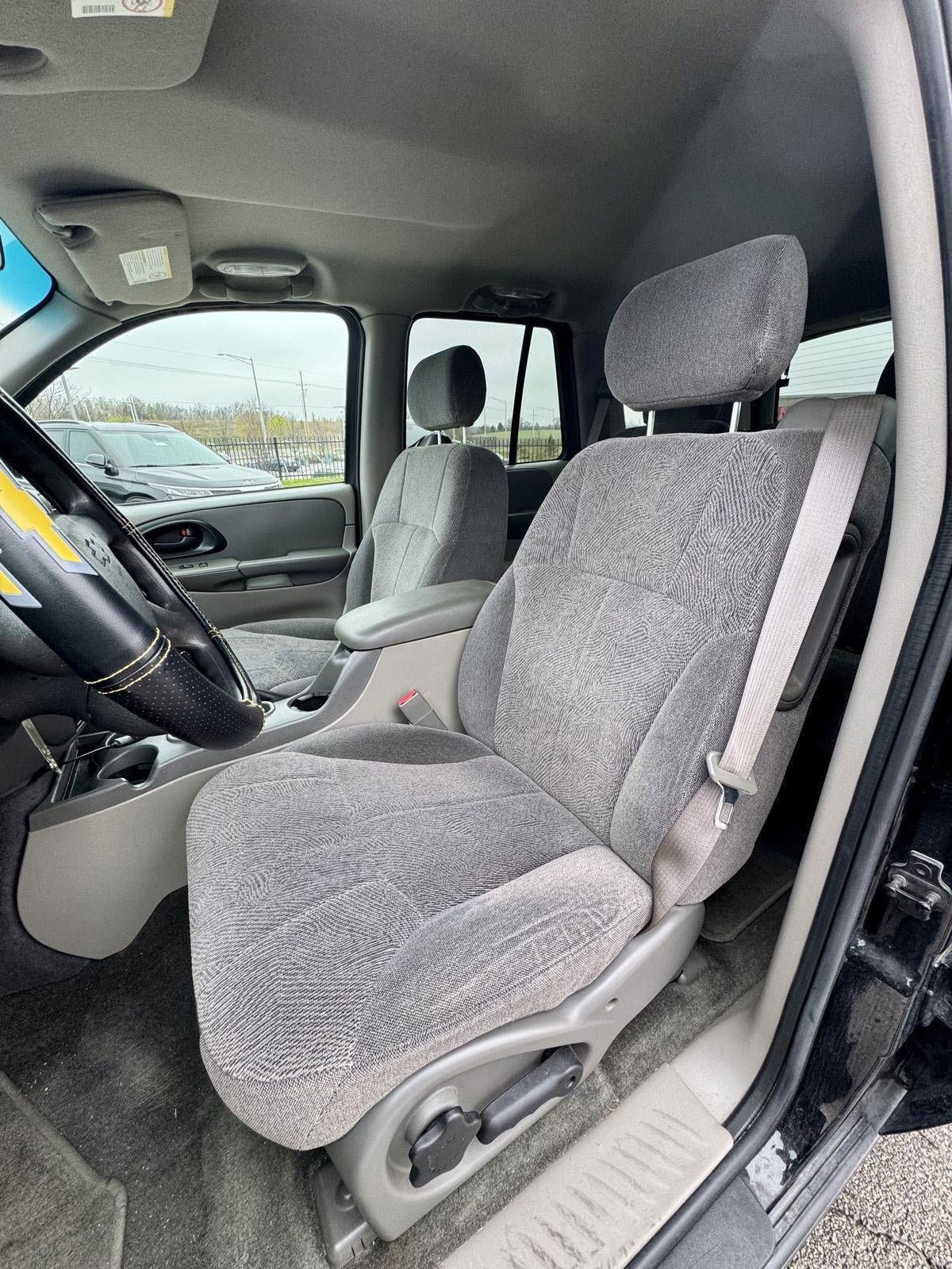Used 2004 Chevrolet TrailBlazer LS w/ LS Preferred Equipment Group image 17