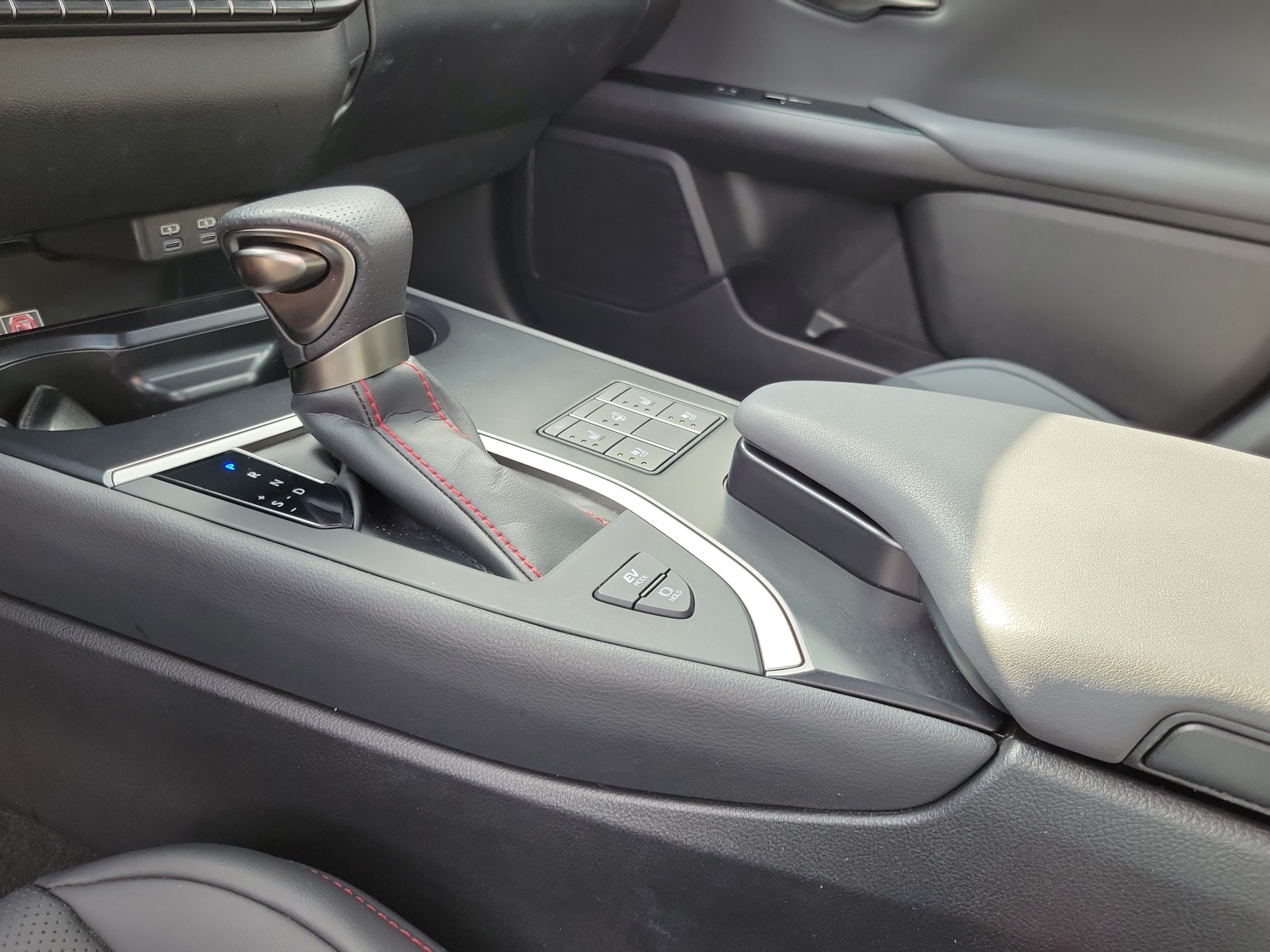 Used 2023 Lexus UX 250h F Sport AWD/4WD image 29