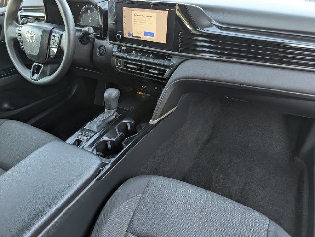 Used 2026 Toyota Camry LE FWD image 32
