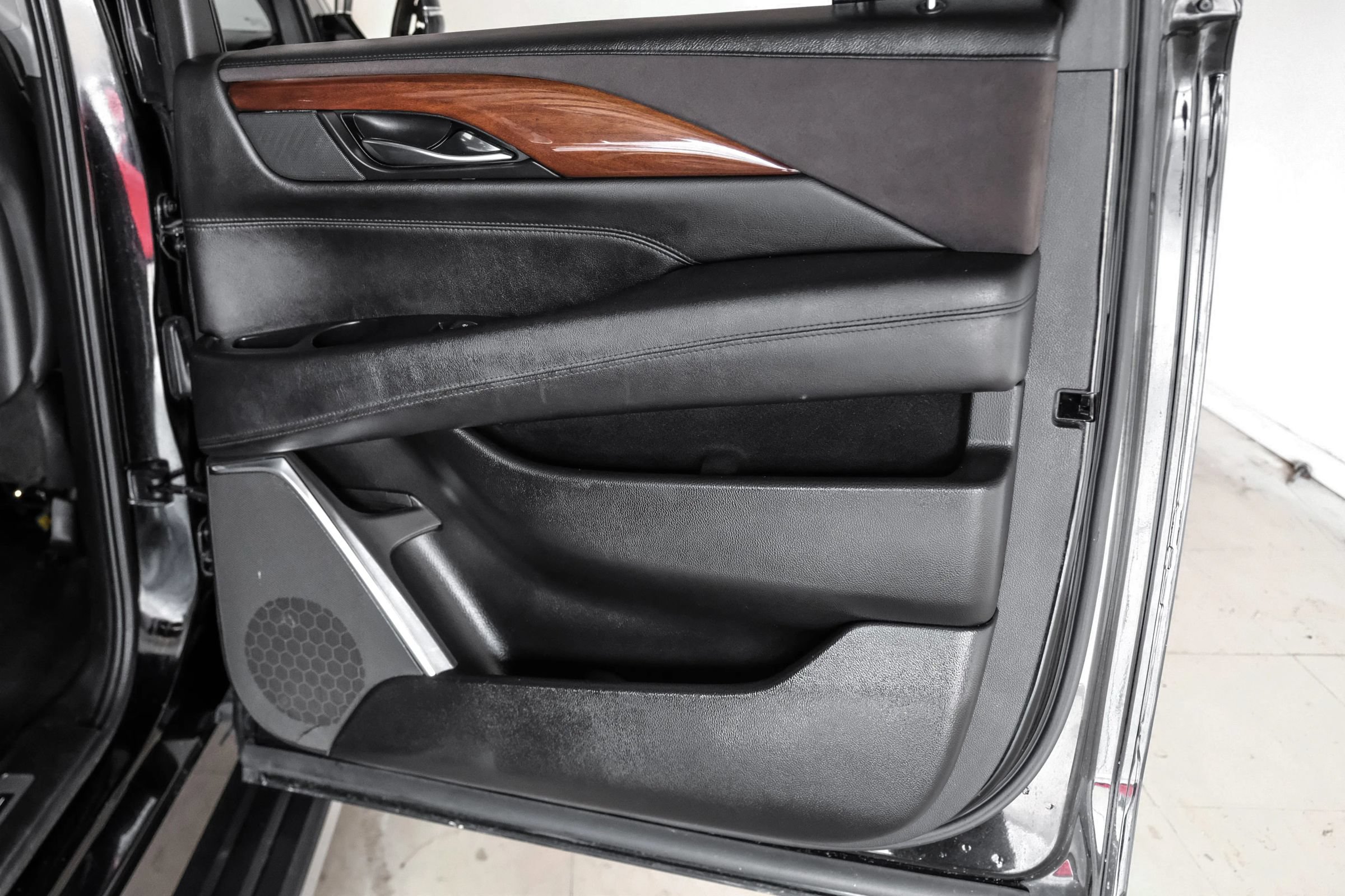 Used 2015 Cadillac Escalade ESV Premium AWD/4WD image 45