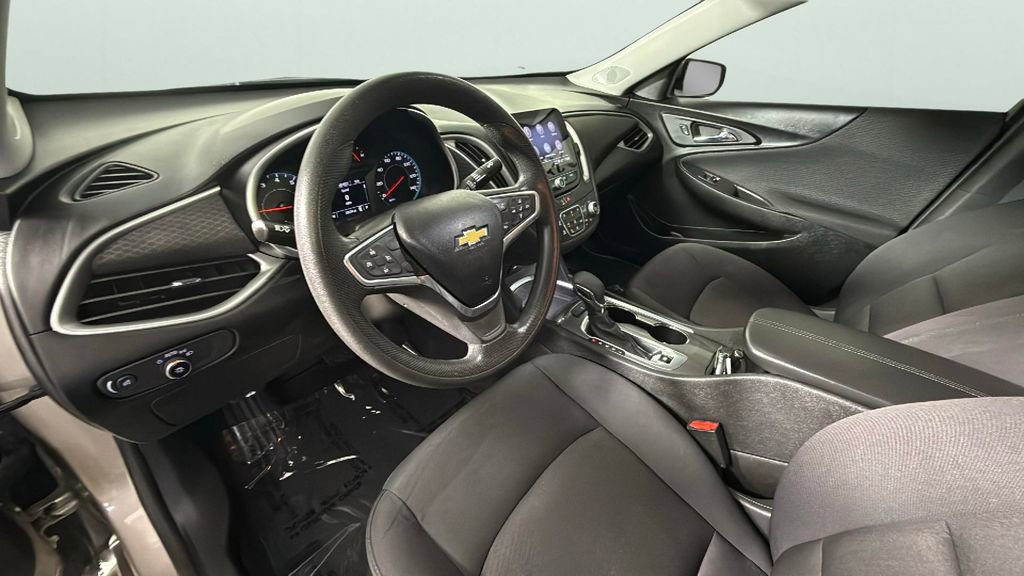 Used 2022 Chevrolet Malibu LT FWD image 18