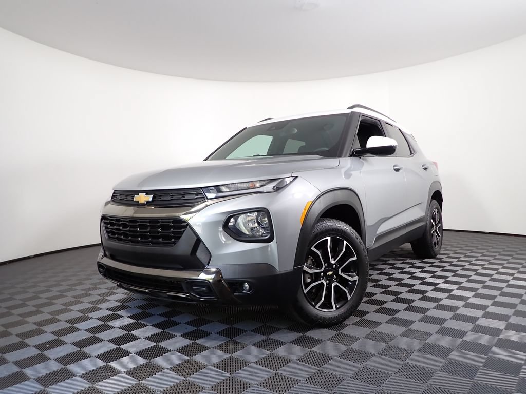 Used 2023 Chevrolet TrailBlazer ACTIV w/ Convenience Package AWD/4WD image 2