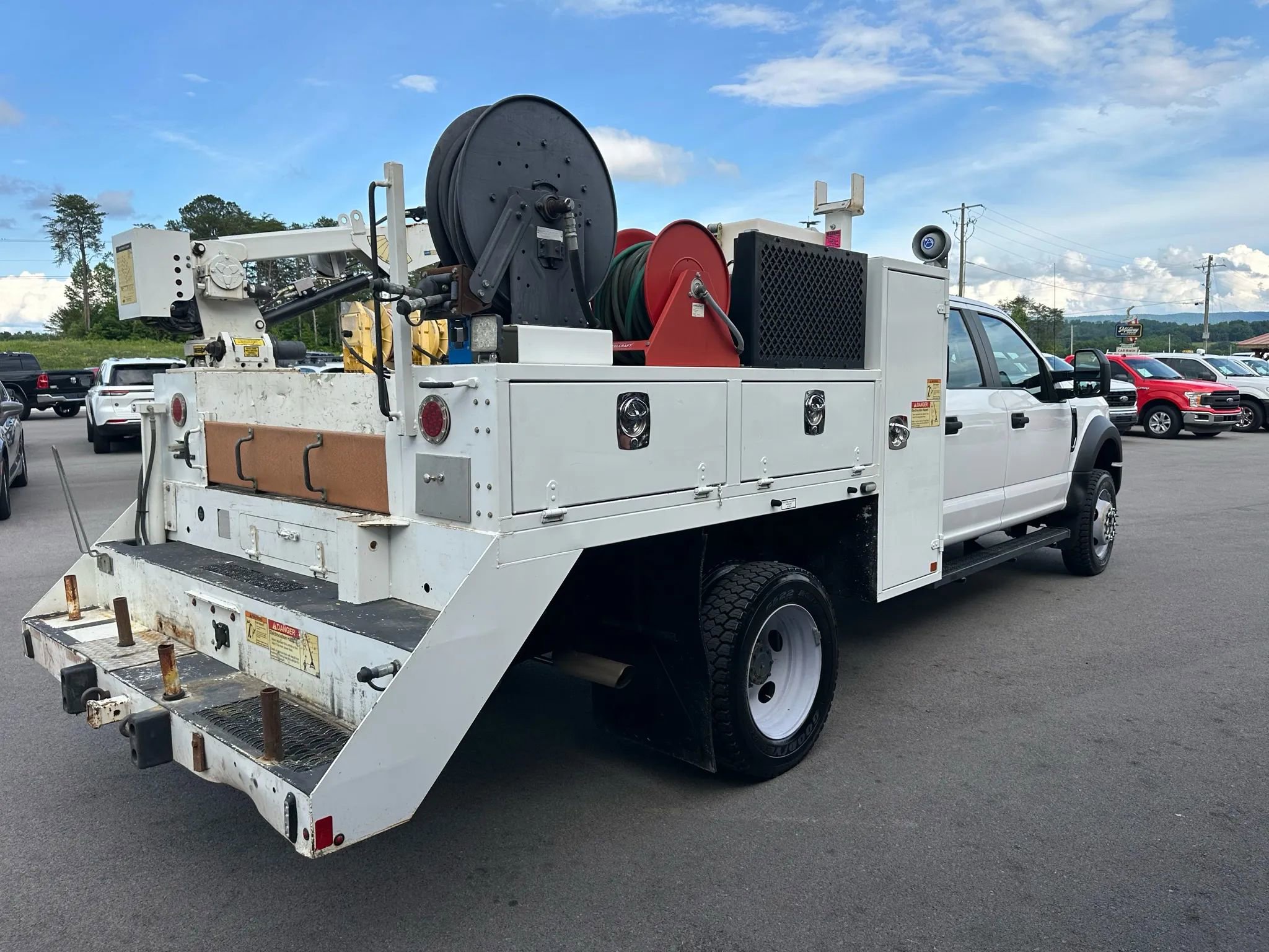 Used 2017 Ford F550 XL 179  W.B. 4D image 4