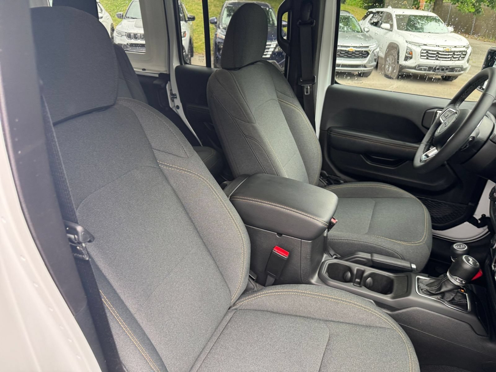 Used 2025 Jeep Wrangler Unlimited Sahara AWD/4WD image 35