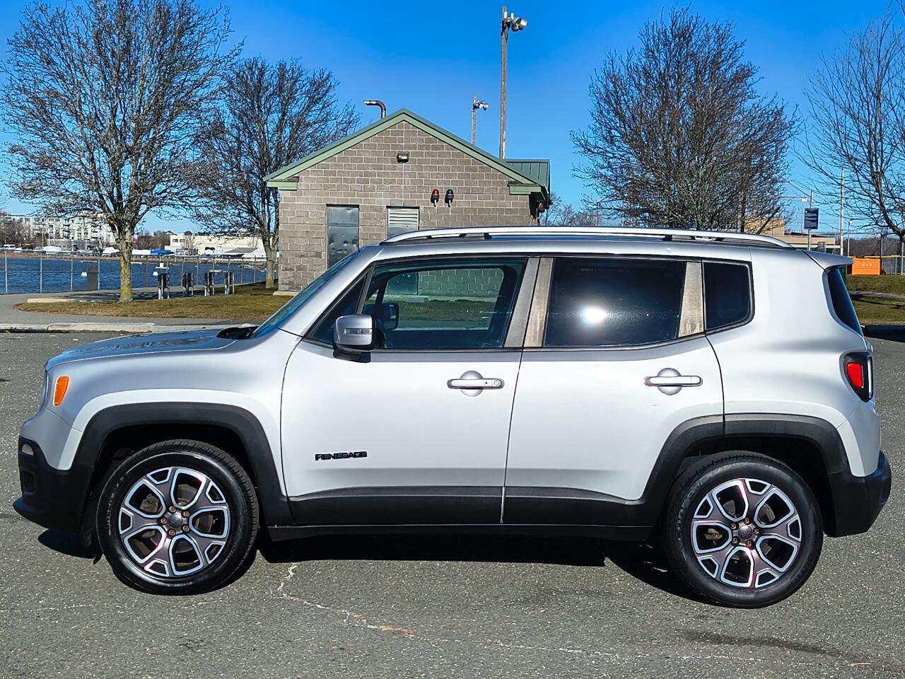 Used 2015 Jeep Renegade Limited w/ Safety & Security Group I image 4