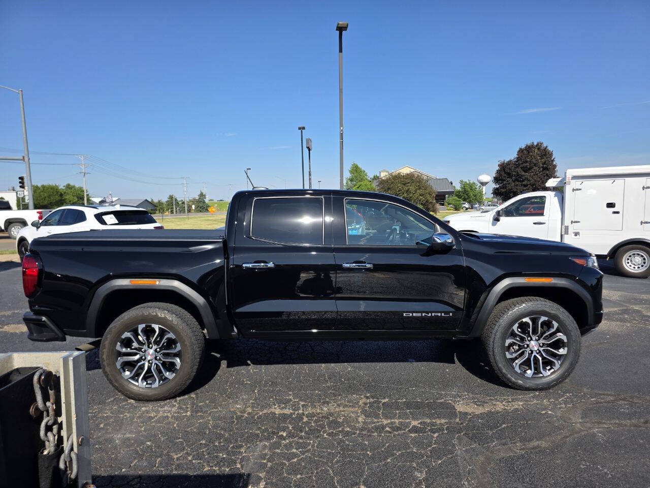 Used 2024 GMC Canyon Denali AWD/4WD image 9