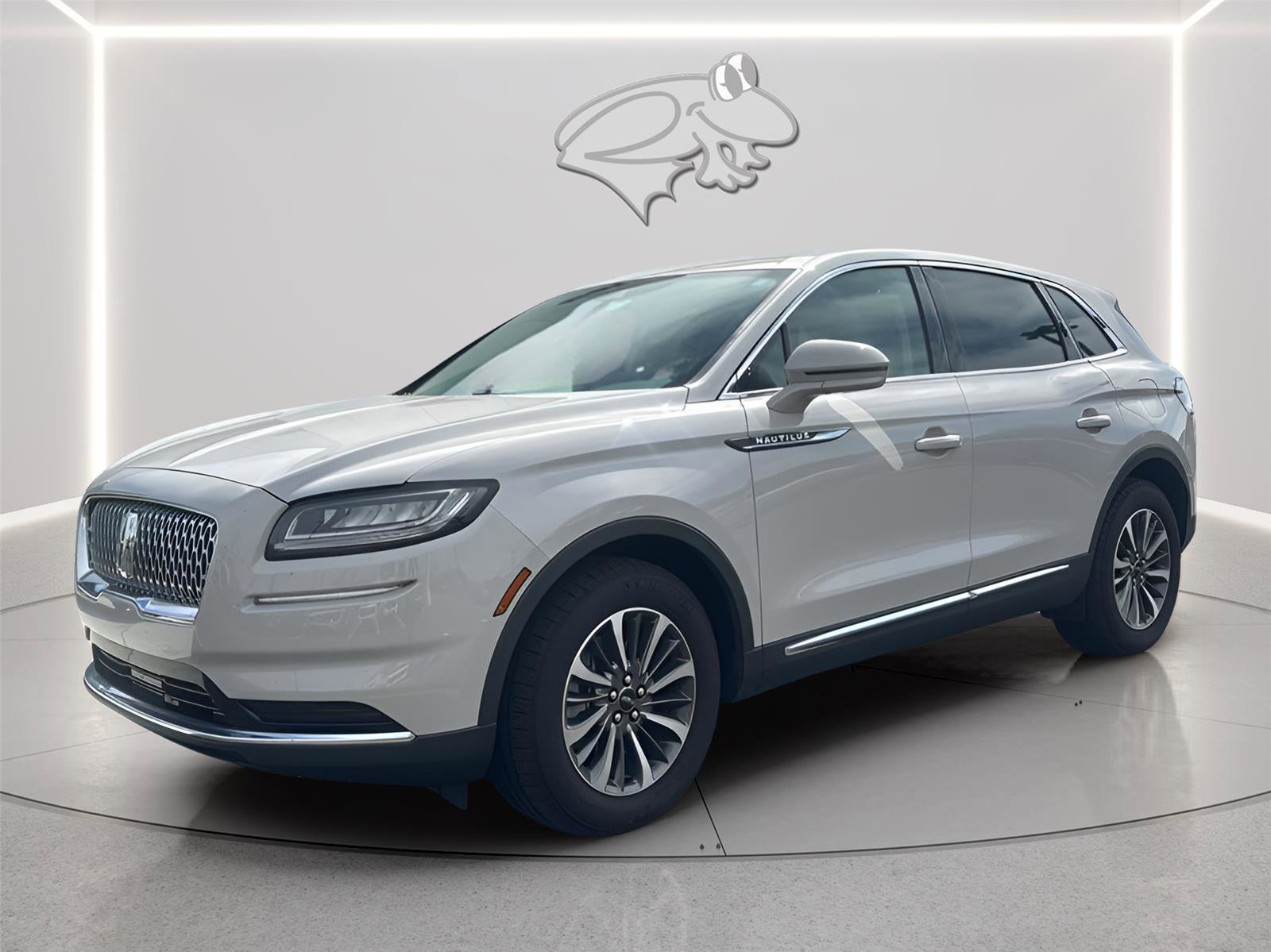 Used 2023 Lincoln Nautilus FWD image 2