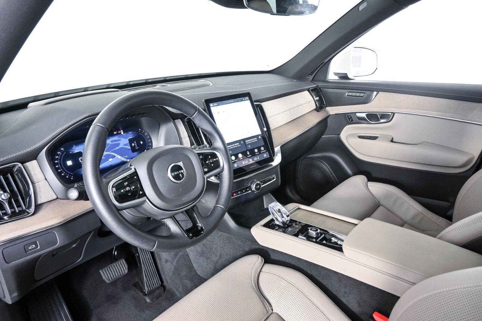 Certified 2026 Volvo XC90 B6 Ultra AWD/4WD image 4
