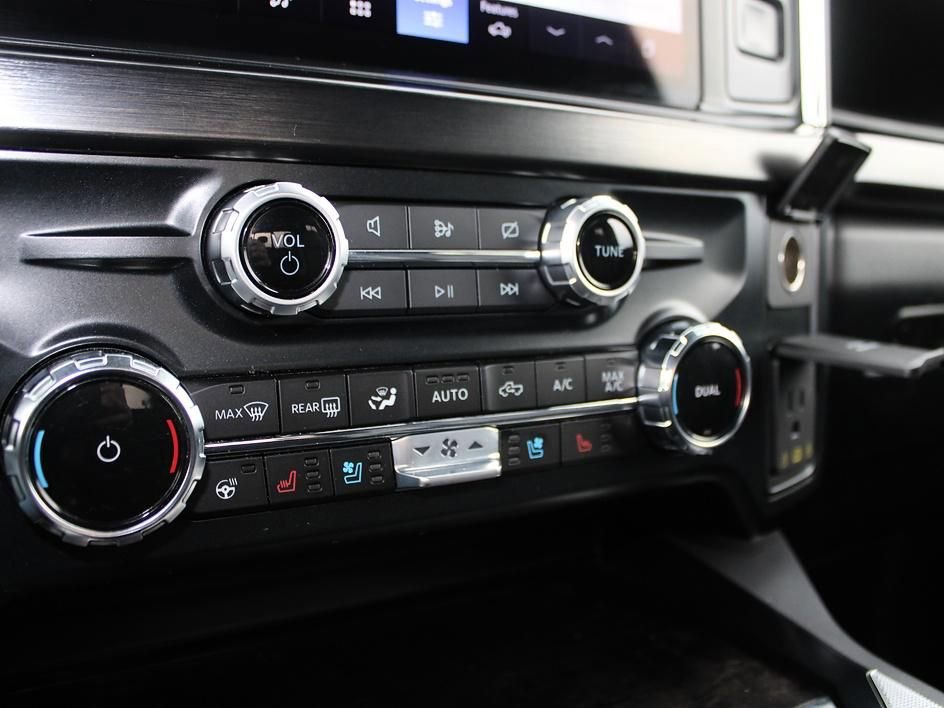Used 2023 Ford F350 Lariat w/ FX4 Off-Road Package image 29