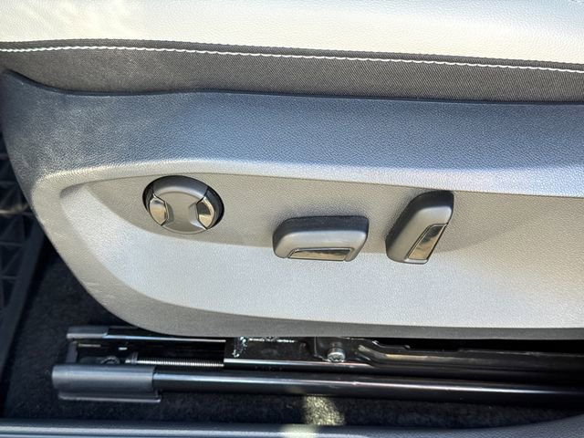 Certified 2025 Volkswagen Taos SE image 37