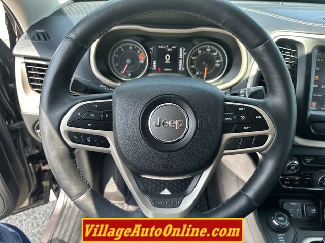 Used 2017 Jeep Cherokee Latitude w/ Comfort/Convenience Group AWD/4WD image 25