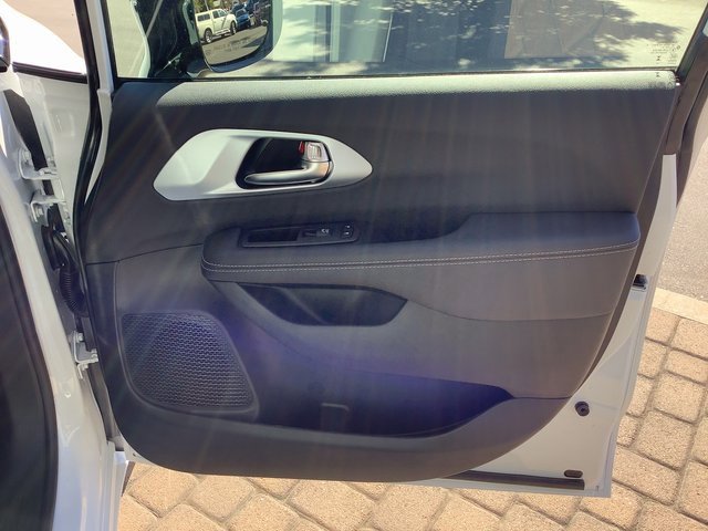 New 2026 Chrysler Pacifica Limited image 38