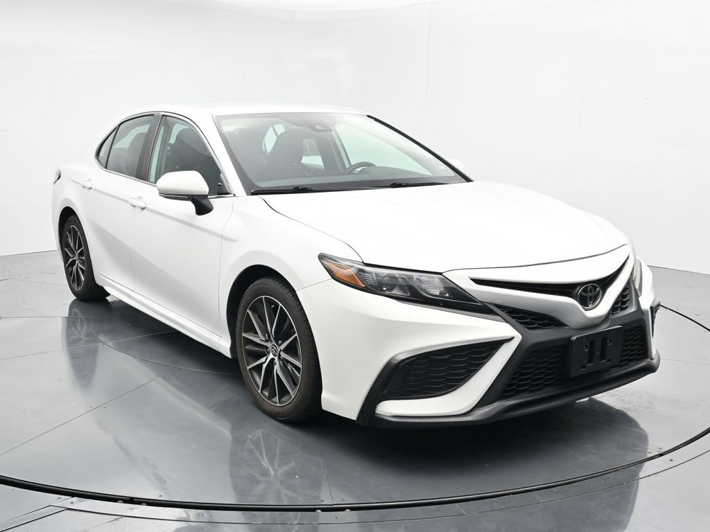 Used 2024 Toyota Camry SE FWD image 2