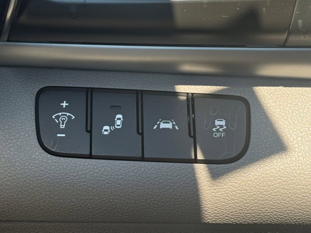 Used 2020 Hyundai Elantra SEL FWD image 3
