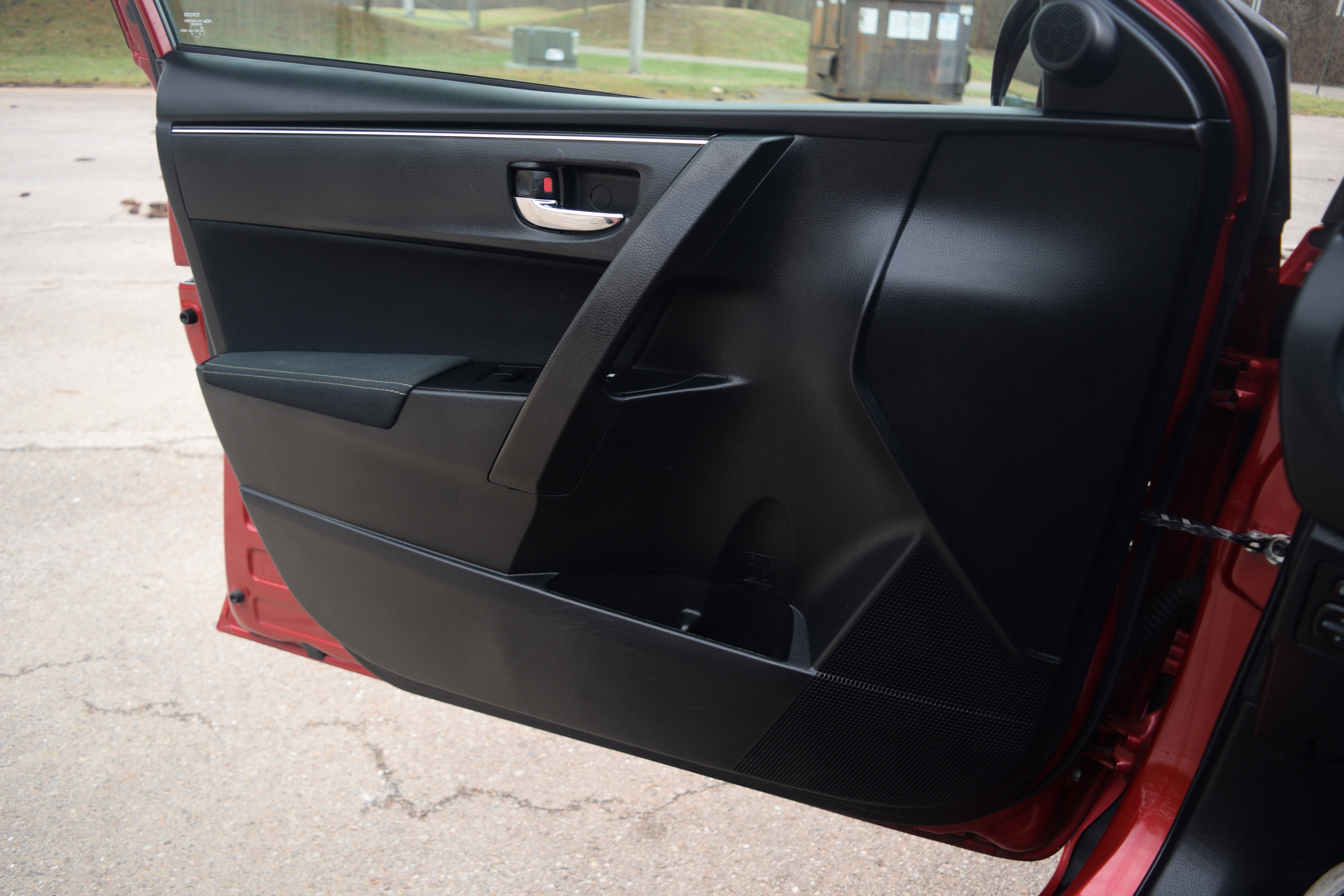 Used 2018 Toyota Corolla LE image 18