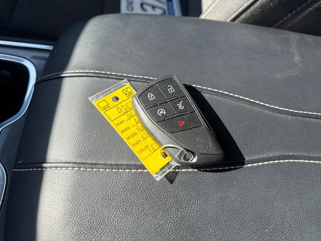 Used 2025 GMC Acadia Elevation image 30