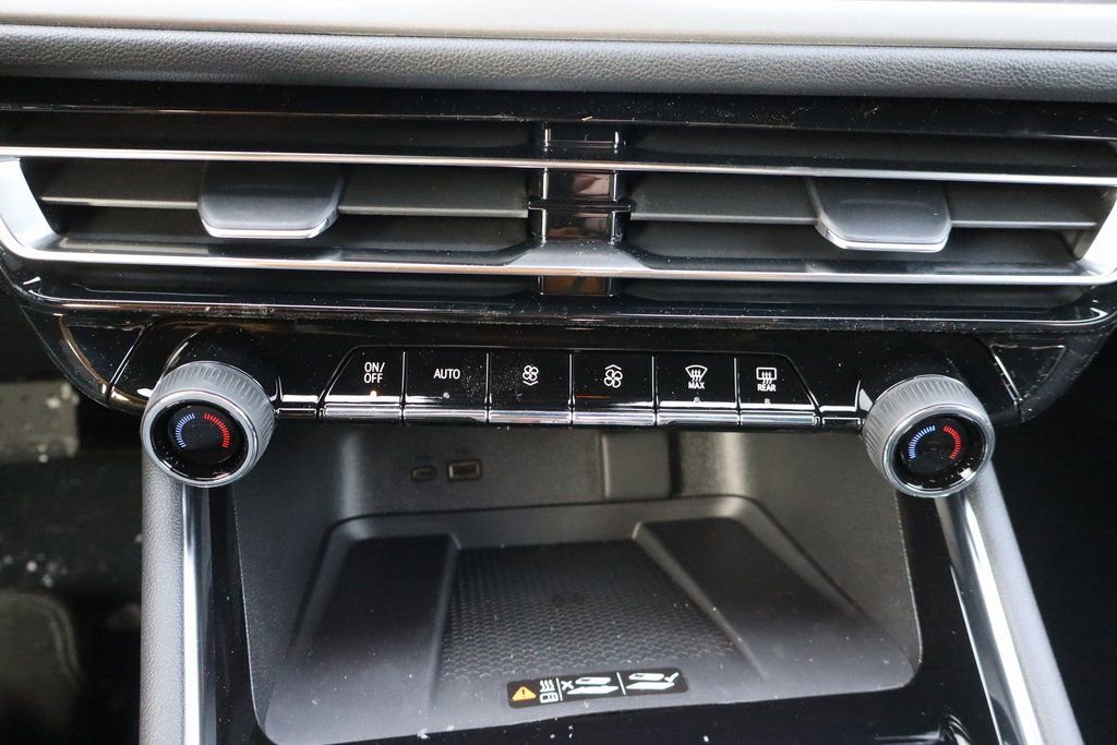 New 2026 Chevrolet Traverse LT w/ Sun and Wheel Package image 12