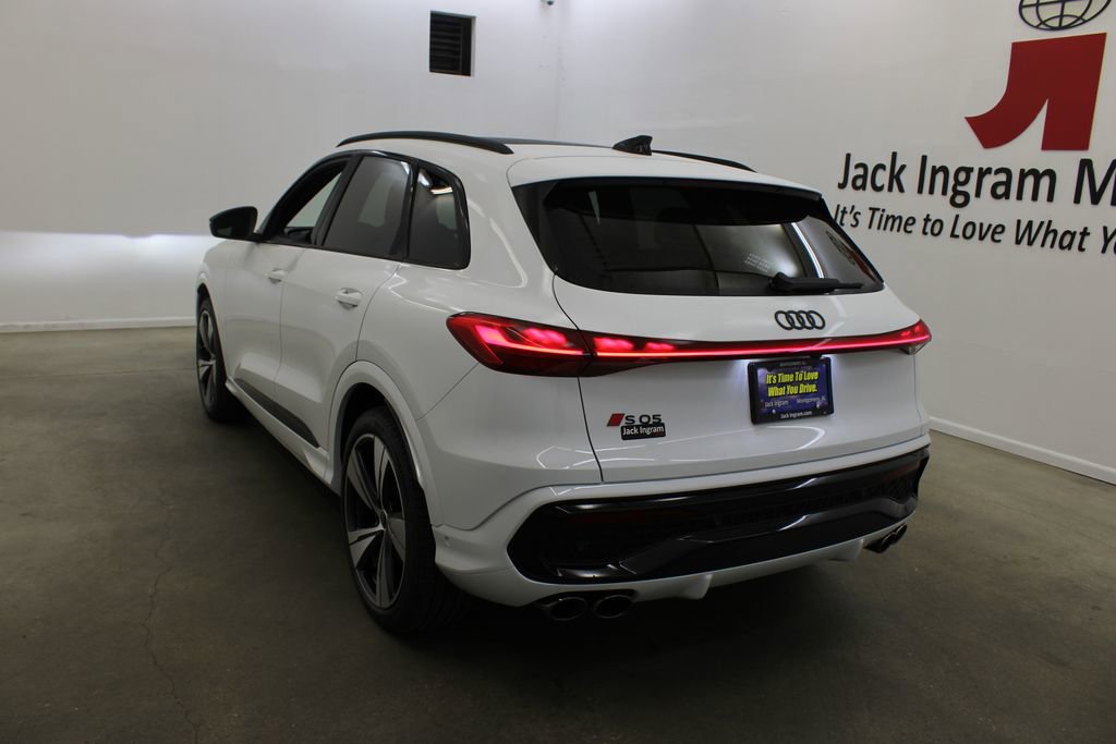New 2025 Audi SQ5 Prestige image 3