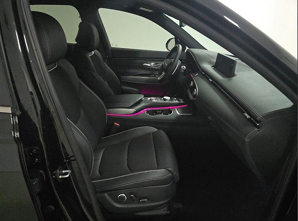 Used 2025 Genesis GV70 2.5T w/ Sport Prestige Package AWD/4WD image 10