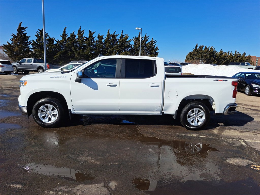 Used 2025 Chevrolet Silverado 1500 LT image 2