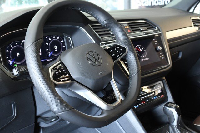Used 2022 Volkswagen Tiguan SEL R-Line AWD/4WD image 30