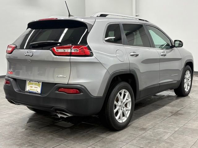 Used 2016 Jeep Cherokee Latitude w/ Cold Weather Group AWD/4WD image 2