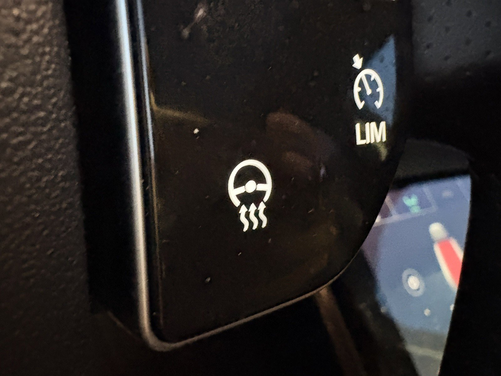 Used 2018 Land Rover Range Rover Velar S image 25