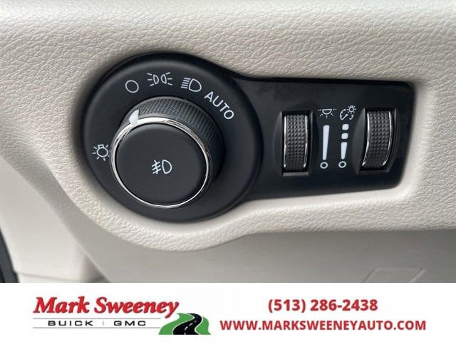 Used 2023 Chrysler Pacifica Limited image 15