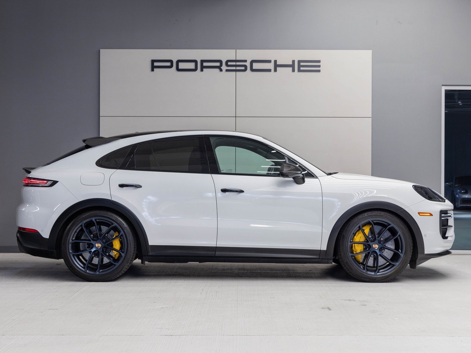 Certified 2024 Porsche Cayenne Turbo GT image 8
