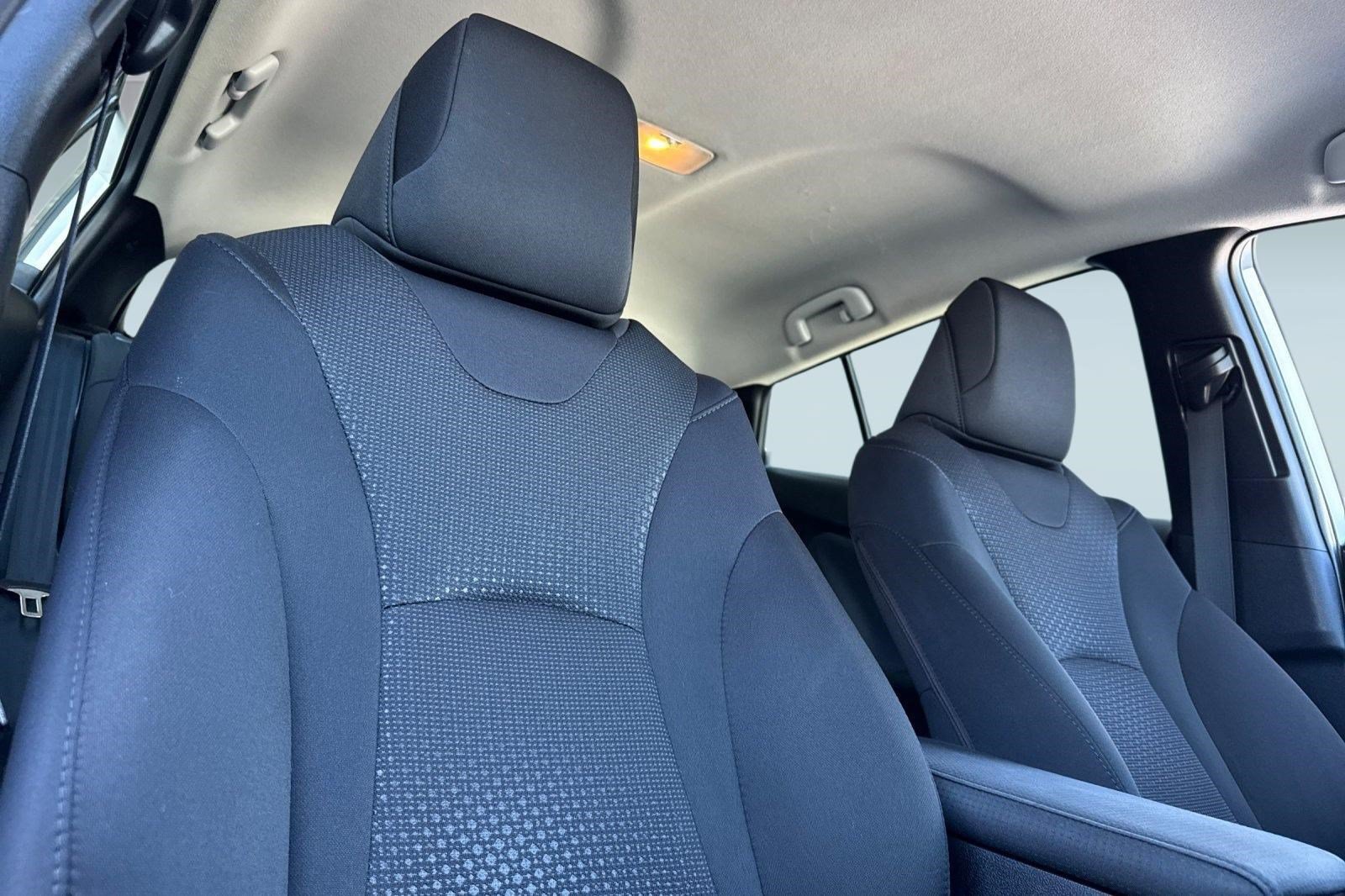 Certified 2022 Toyota Prius LE FWD image 30