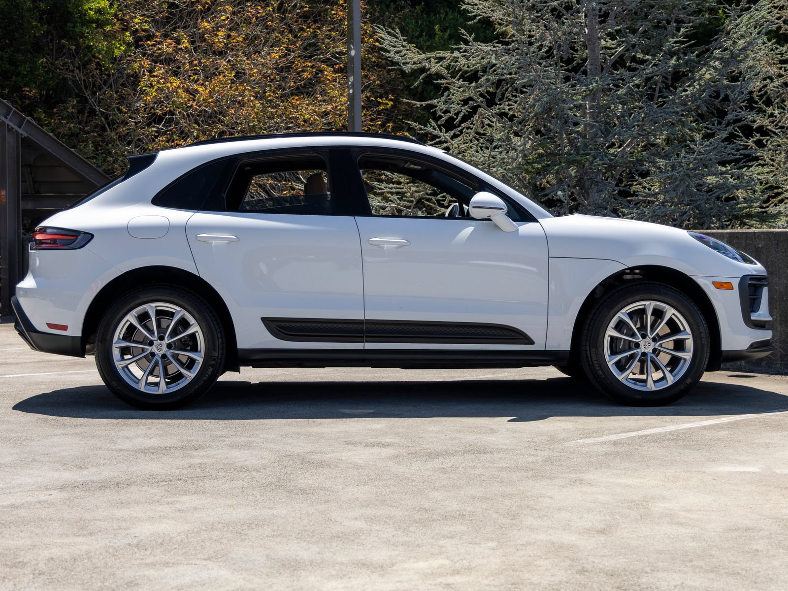 Certified 2026 Porsche Macan AWD/4WD image 12