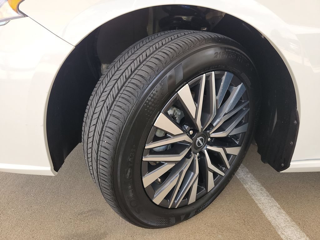 Used 2025 Nissan Altima 2.5 SV FWD image 31