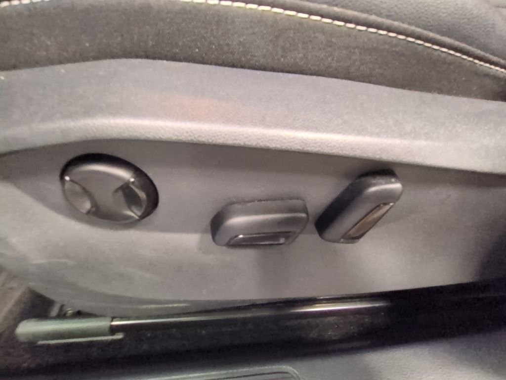 Used 2022 Volkswagen Taos SE image 10