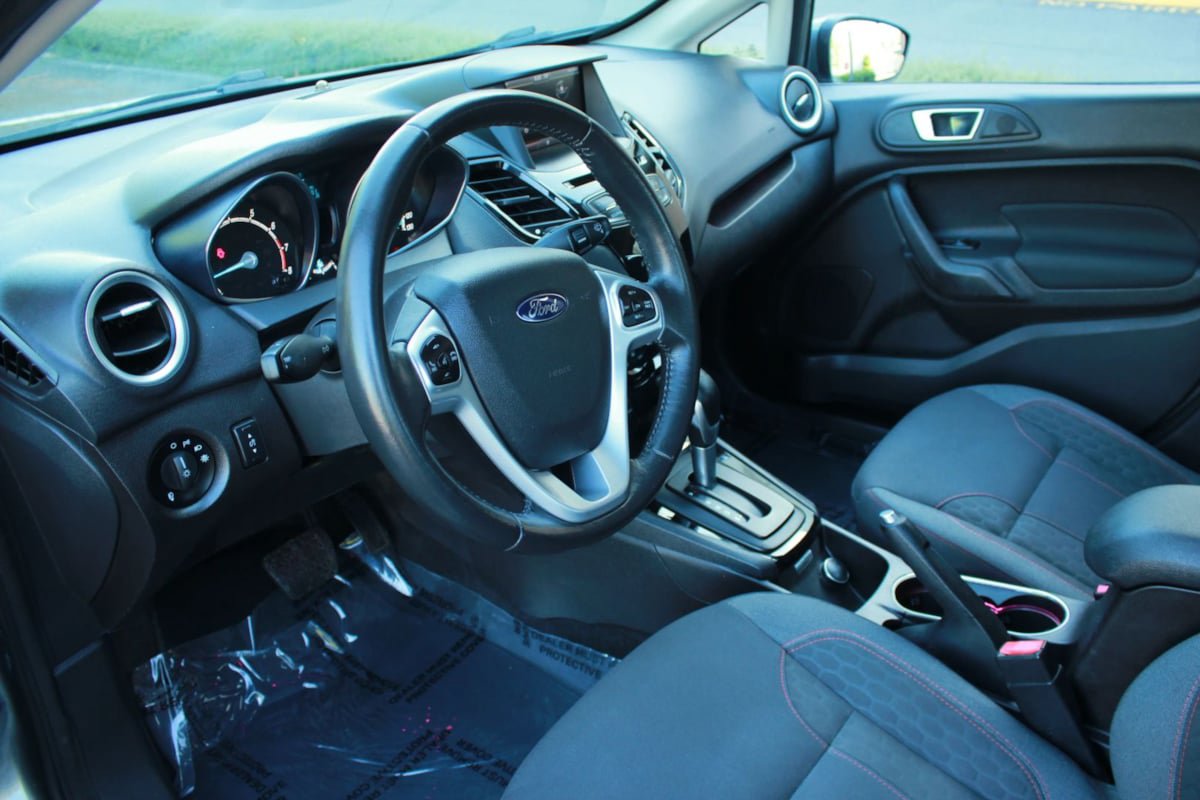 Used 2014 Ford Fiesta SE w/ Equipment Group 201A FWD image 10