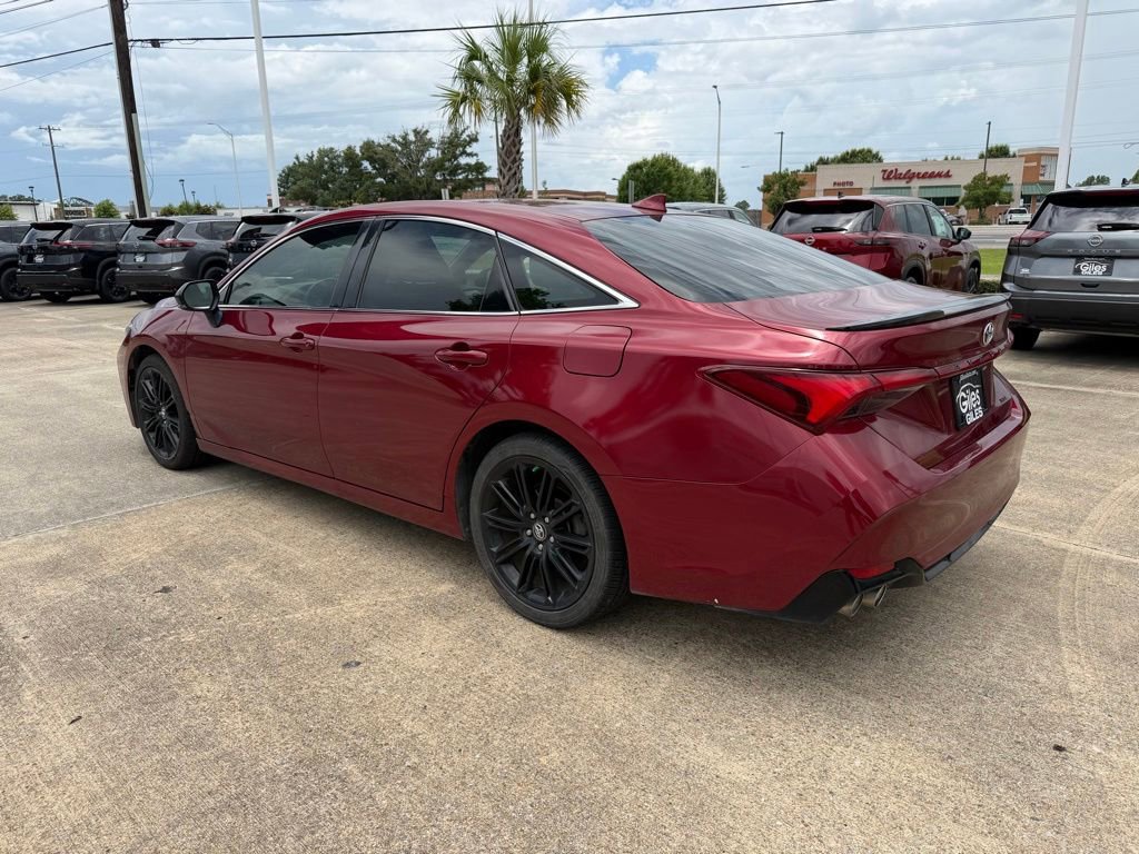 Used 2019 Toyota Avalon XSE FWD image 3