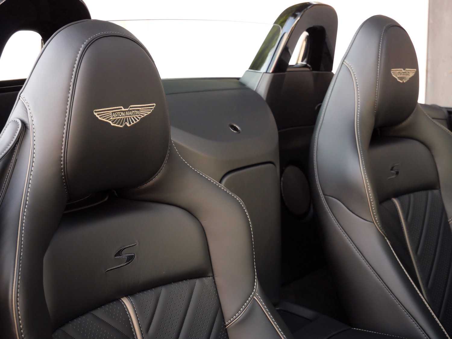 New 2026 Aston Martin V8 Vantage S RWD image 5