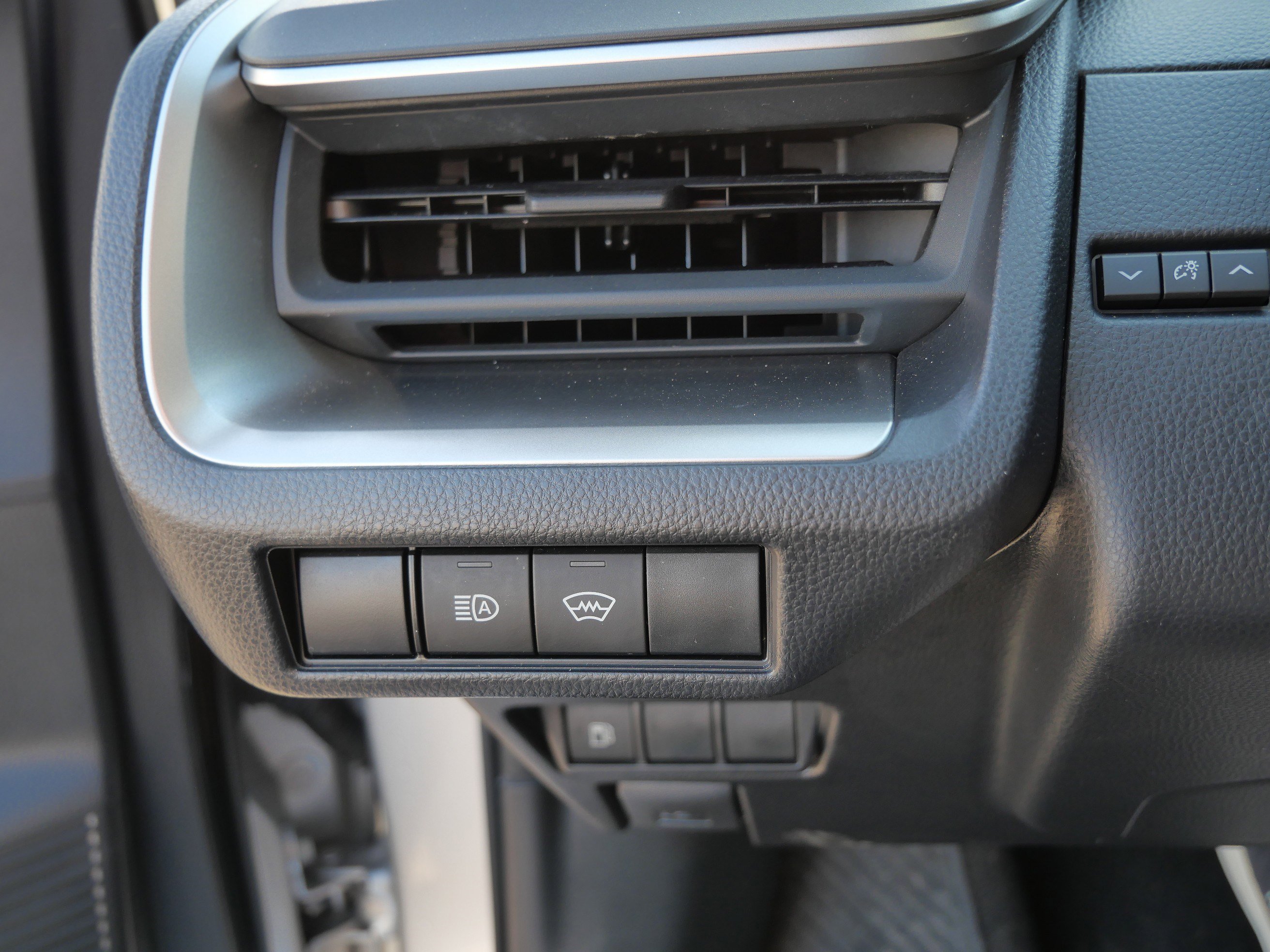Used 2024 Toyota Prius LE FWD image 26
