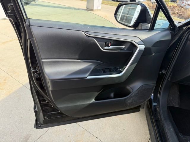 Used 2025 Toyota RAV4 XLE image 22