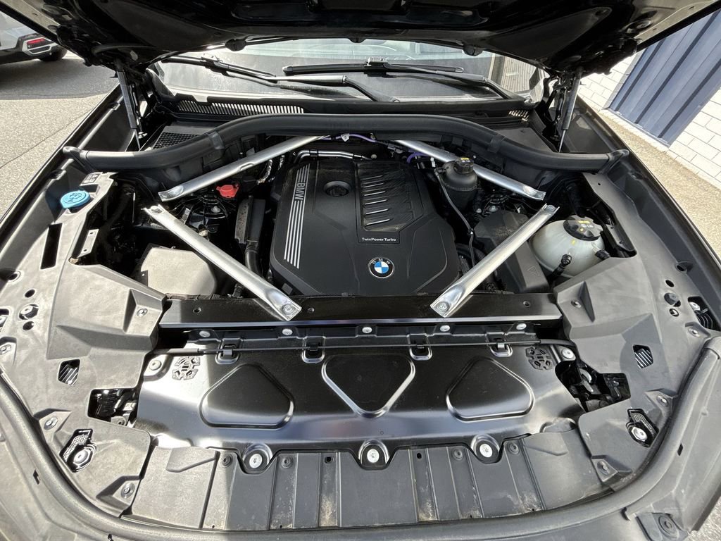 Used 2021 BMW X5 xDrive40i w/ M Sport Package AWD/4WD image 18