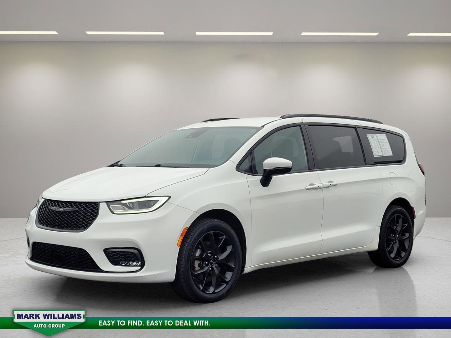 Used 2023 Chrysler Pacifica Touring-L w/ S Appearance Package image 4