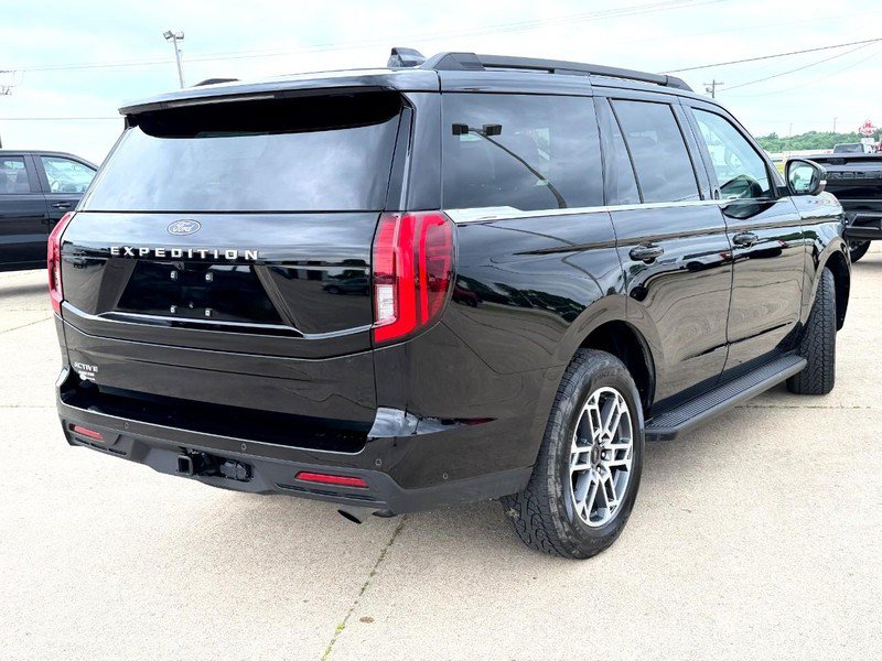 Used 2025 Ford Expedition Active AWD/4WD image 4