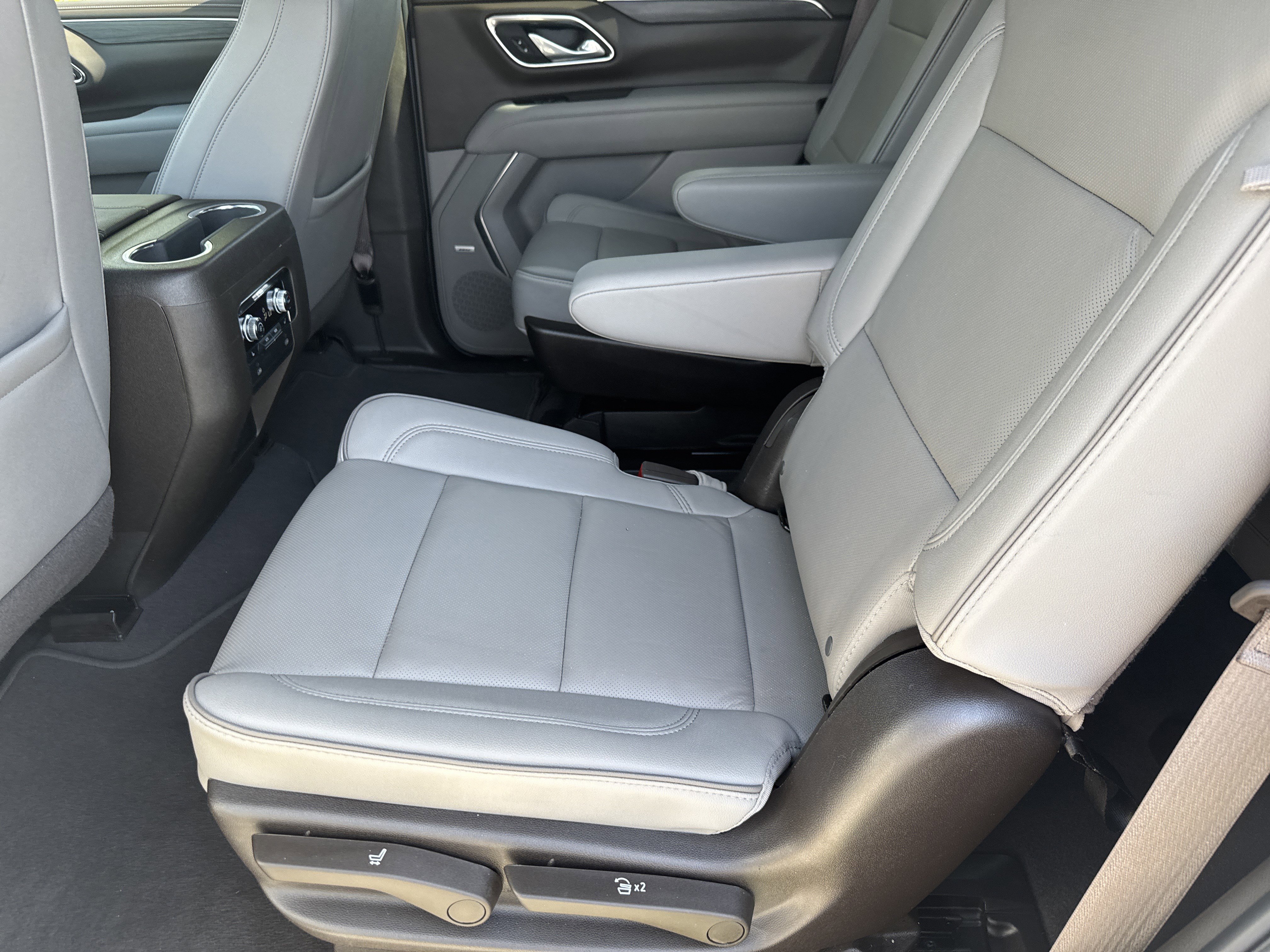 Used 2023 GMC Yukon SLT w/ SLT Luxury Package RWD image 11