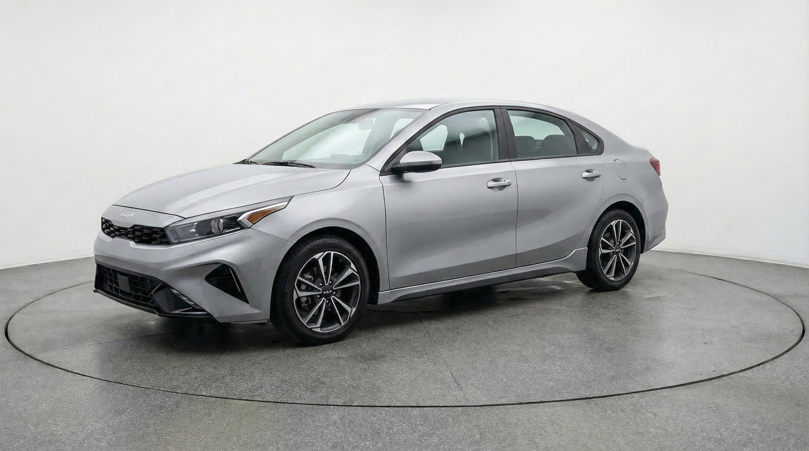 Used 2024 Kia Forte LXS image 3